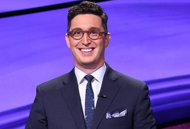Jeopardy de Buzzy Cohen! Stint prêt à se terminer – Comment se compare-t-il à ses rivaux hôtes invités? Vote!