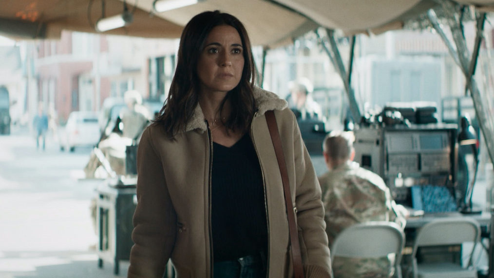 “Superman & Lois”: Emmanuelle Chriqui explique le passage héroïque de Lana en tant que Supermom