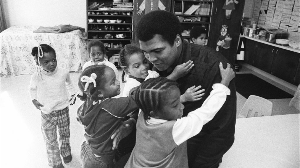 Roush Review: Le portrait dynamique de Muhammad Ali par Ken Burns est un KO