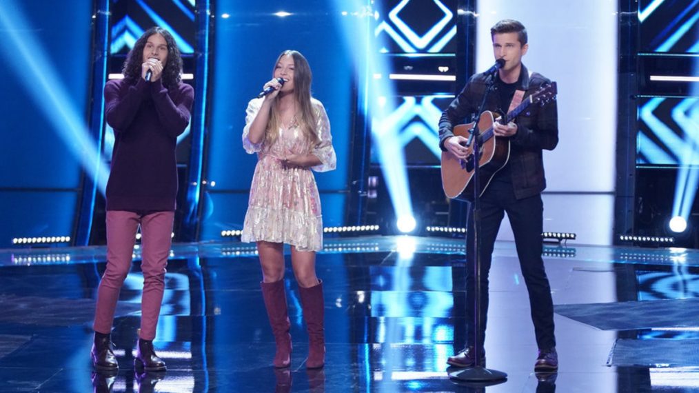 Premier aperçu de ‘The Voice’: une fille nommée Tom et Kinsey Rose affrontent les Eagles (VIDEO)