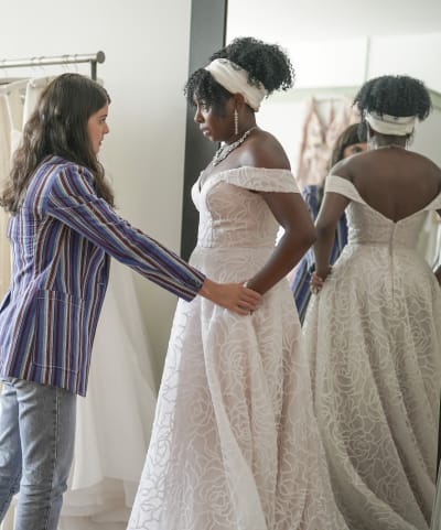 Trouver une robe de mariée - Single Drunk Female Saison 1 Episode 4