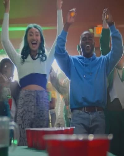 Winning Beer Pong - Single Drunk Female Saison 1 Episode 4