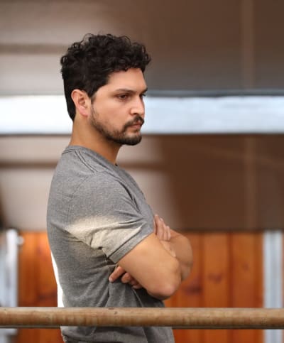 Father's Back -tall - Promised Land Saison 1 Episode 4