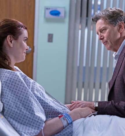 Doting Dad and Doctor -tall - The Resident Saison 5 Episode 22