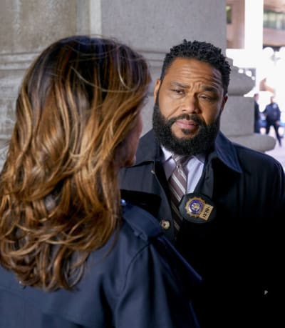 Bernard travaille avec Benson - Law & Order Saison 21 Episode 10