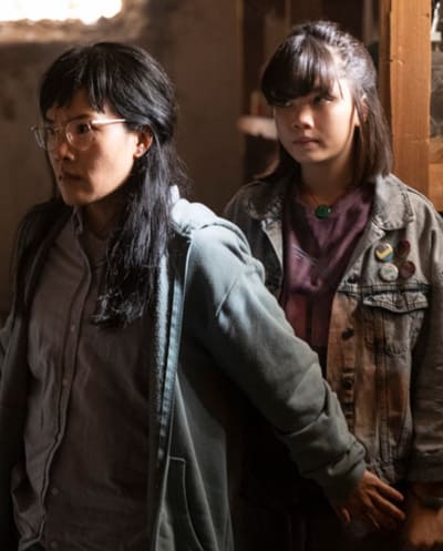 Duo de filles de papier