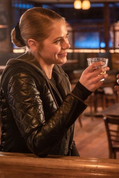 Isobel Cheers - Roswell, Nouveau-Mexique Saison 3 Episode 8