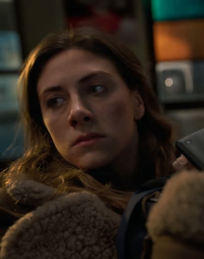 Arrêt de bus - grand - In The Dark Saison 3 Episode 3