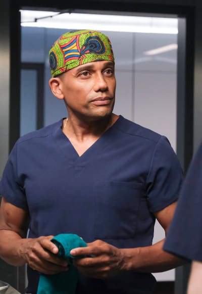 Andrews instruit Shaun - The Good Doctor Saison 6 Episode 2