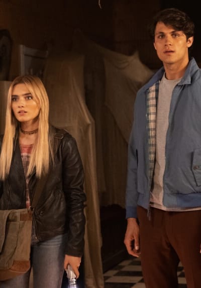 Strangers to Friends - Tall - The Winchesters Saison 1 Épisode 1