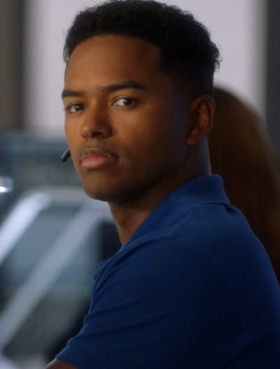 Noah semble inquiet - 9-1-1 Saison 6 Episode 5