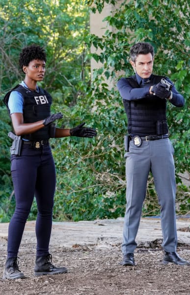 Chercher de l'aide extérieure - FBI Saison 5 Épisode 5