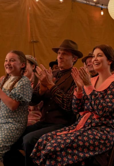 Amis et famille se réunissent pour un Thanksgiving Waltons