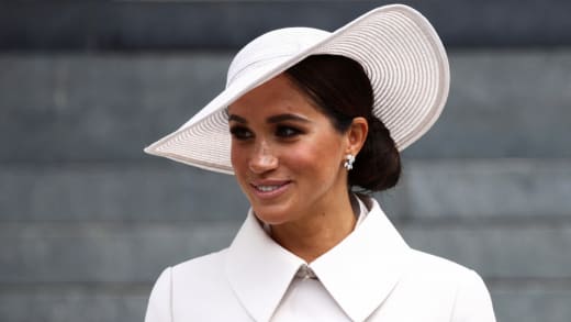 Meghan, duchesse de Sussex part après le service national de Thanksgiving pour célébrer le jubilé de platine de Sa Majesté la Reine