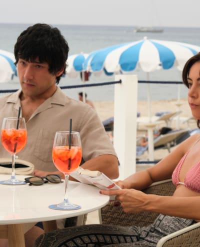 Awkward Drinks - The White Lotus Saison 2 Épisode 2