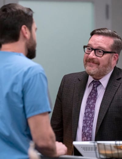 Une arnaque ou une aide ?  - grand - New Amsterdam Saison 5 Episode 8