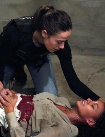 Victime par balle - Tall - Chicago PD Saison 10 Épisode 8