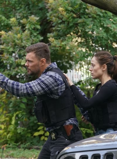 Front to Back -tall - Chicago PD Saison 10 Épisode 8