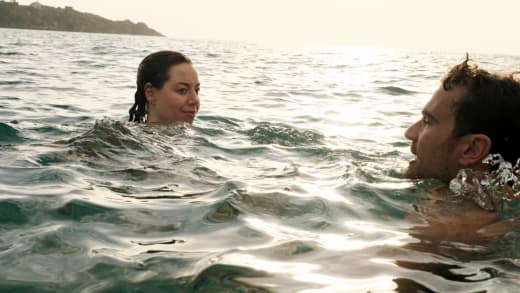 Harper et Cameron dans l'eau - Le Lotus blanc