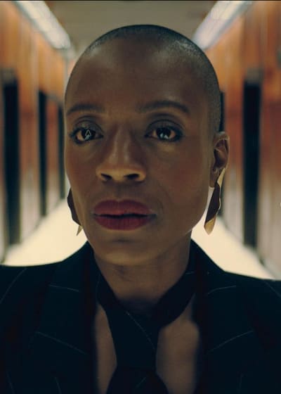 Cherise Spying - The Peripheral Saison 1 Episode 8