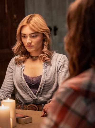 Enquêter sur l'Akrida - Tall - The Winchesters Saison 1 Episode 7