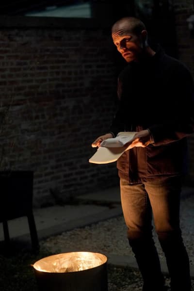 Burning Papers - Chicago PD Saison 10 Épisode 9