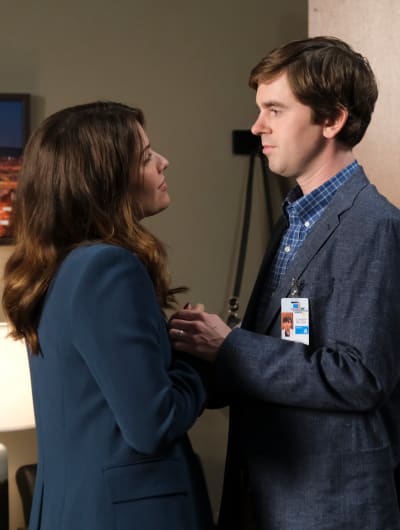 Shaun et Lea se soutiennent - The Good Doctor Saison 6 Episode 9