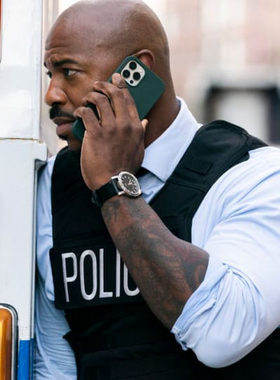 Essayer de résoudre les tensions - Law & Order Saison 22 Episode 9