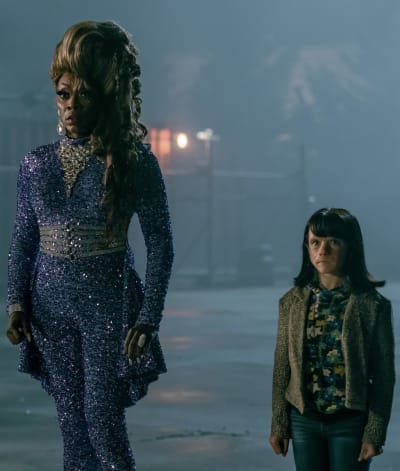 Maura Lee et Dorothy - Doom Patrol Saison 4 Episode 4