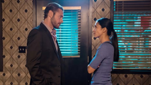 Les showrunners de la femme de ménage décortiquent les conséquences dévastatrices de la finale de la saison 2