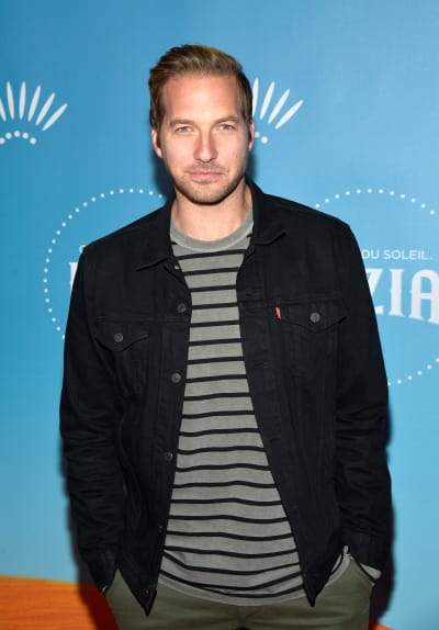 Ryan Hansen assiste à l'événement