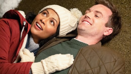 Tyler Hilton partage l’attrait de When Christmas Was Young, en collaboration avec Karen David