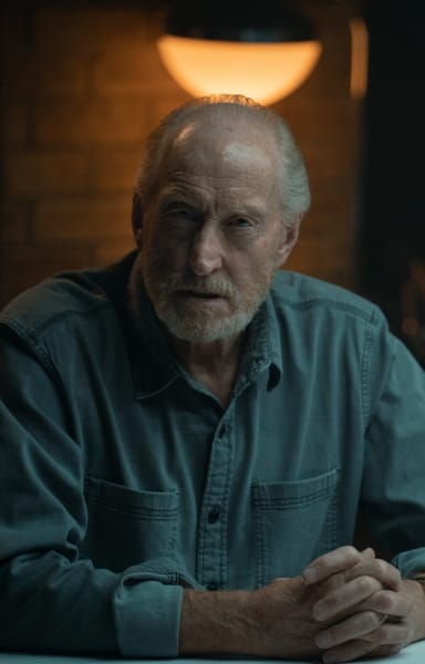 Charles Dance comme Ben Wilson