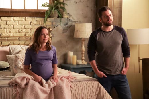 Fête du travail?  - Un million de petites choses Saison 5 Épisode 6