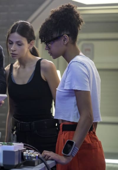 Jelena et Alina - The Ark Saison 1 Episode 8