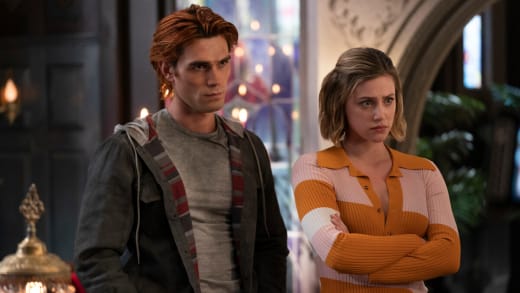 Riverdale : Déception des fans avec l’incursion des années 50