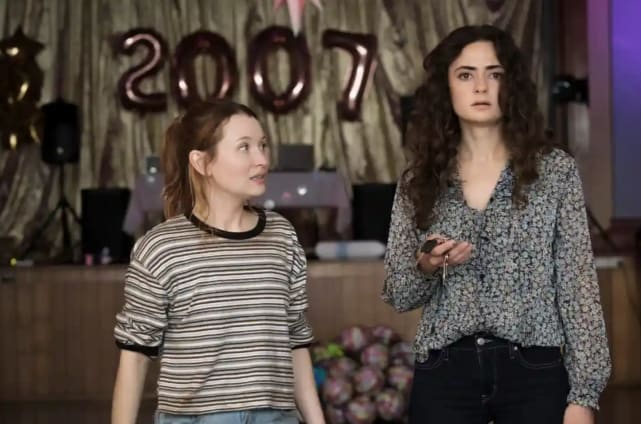 Découvrez des séries sous-estimées à regarder maintenant : Classe de ’07, For All Mankind, Nancy Drew, Platonique, School Spirits, NCIS : Hawaï.