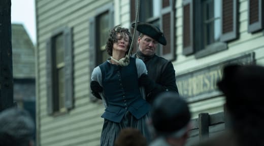 Outlander saison 7 épisode 1 : Claire en prison doit assurer sa sécurité. Moments dramatiques, amour, loyauté et altruisme.