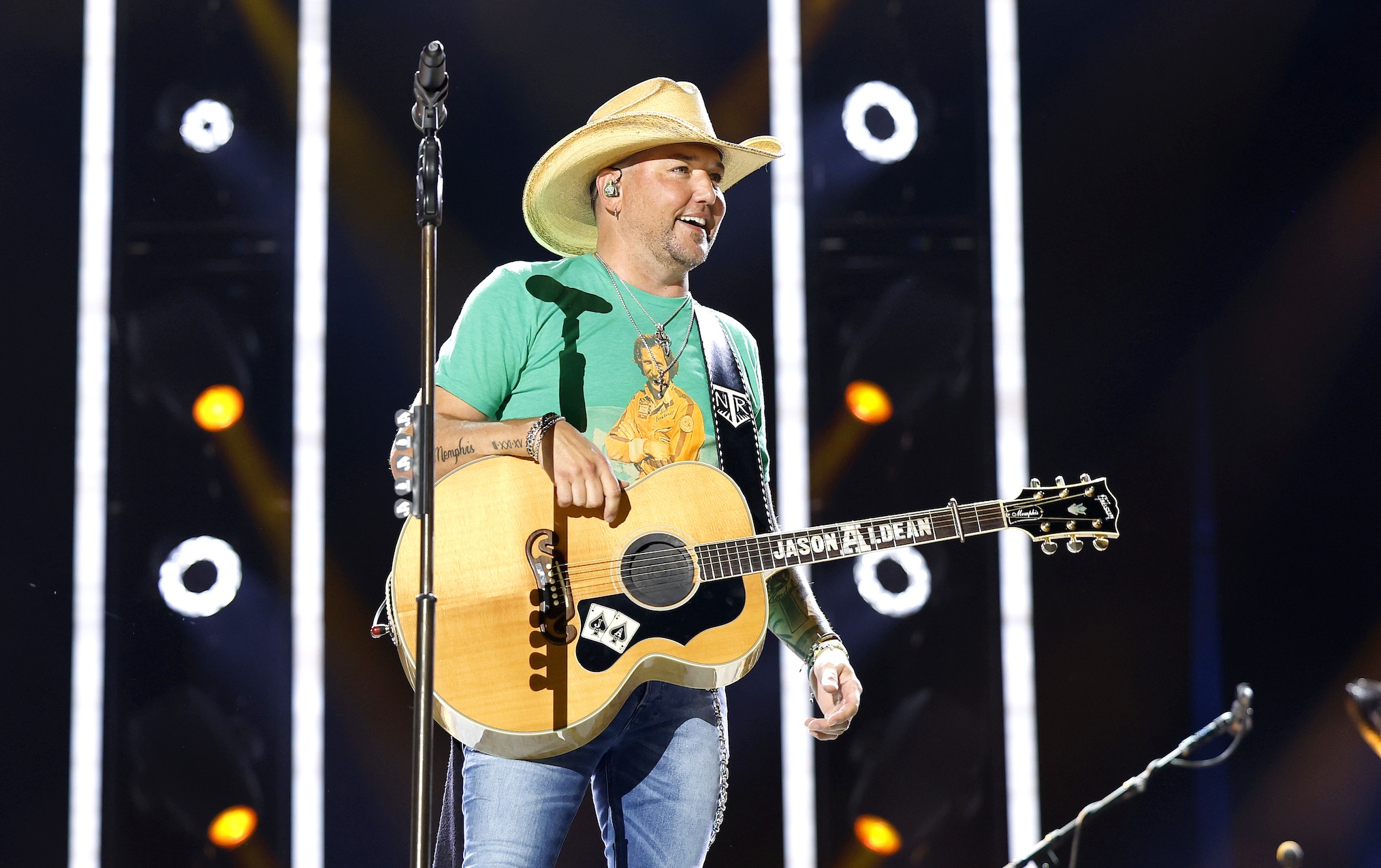 Controverse lors d’un concert du CMA Fest 2023 : La chanson de Jason Aldean suscite une vive réaction