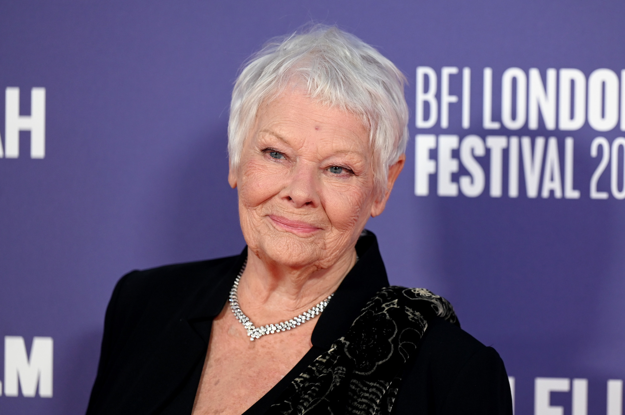 Judi Dench : actrice bien-aimée lutte contre la perte de vision