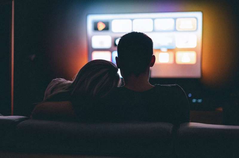 Les films captent plus l’attention que les séries télévisées, révèle une nouvelle étude.