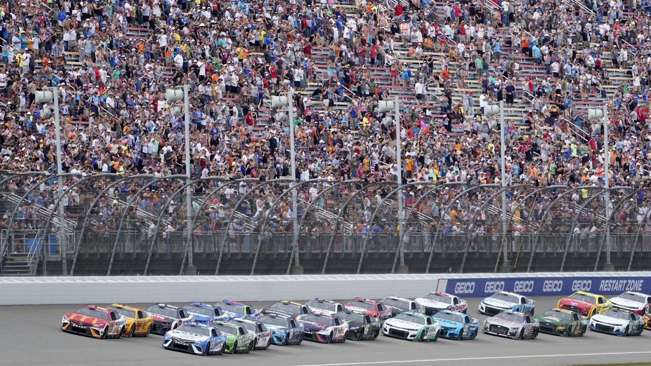 Ne manquez rien du Cook Out 400, la course tant attendue de NASCAR! Suivez-la en direct sur fuboTV ou DirecTV Stream.