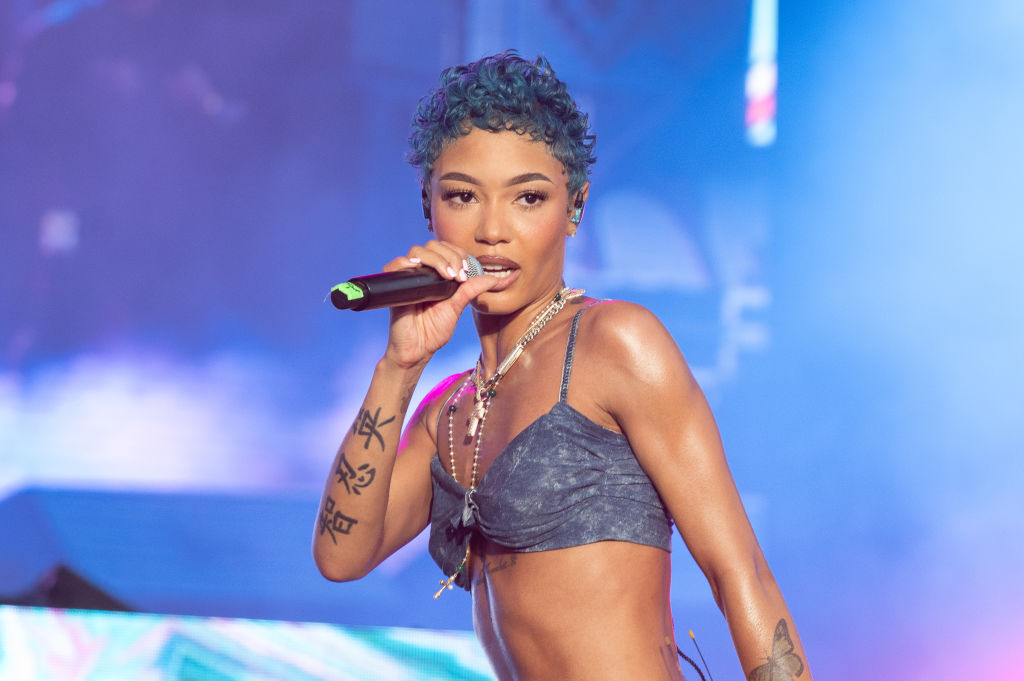Coi Leray en double denim séduit à Afro Nation – WWD