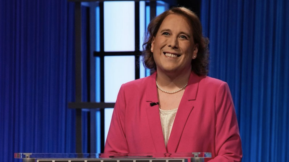 Amy Schneider, star de ‘Jeopardy!’, parle ouvertement de son passé sexuel et de sa consommation de drogue