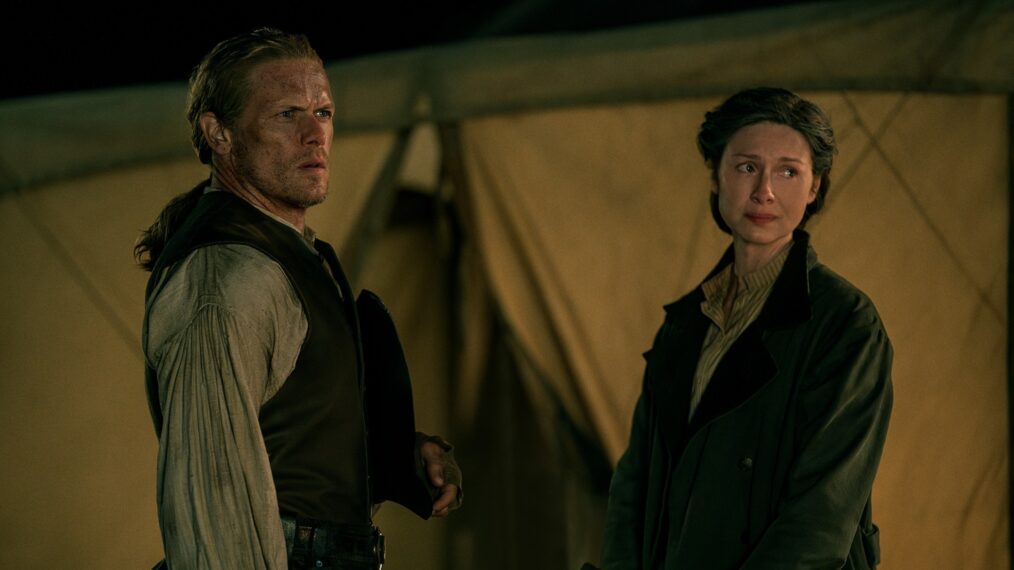 Attention: Claire et Jamie risquent d’être séparés dans la deuxième moitié “explosive” de la saison 7 d’Outlander.