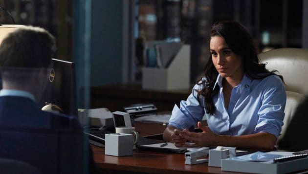 Créateur de Suits surprend les fans, révèle l’influence de la famille royale sur les dialogues de Meghan Markle.
