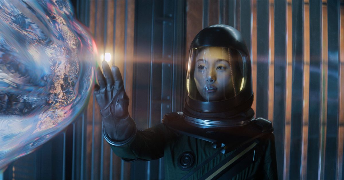 Critique de la saison 2 d’Invasion : La tension monte dans le drame de science-fiction d’Apple