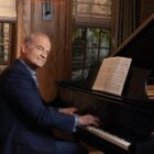 Kelsey Grammer as Frasier Crane in Frasier, streaming on Paramount+, 2023. Photo credit: Pamela Littky/Paramount+ TM & © 2023 CBS Studios Inc. Frasier and related marks and logos are trademarks of CBS Studios Inc. All Rights Reserved.