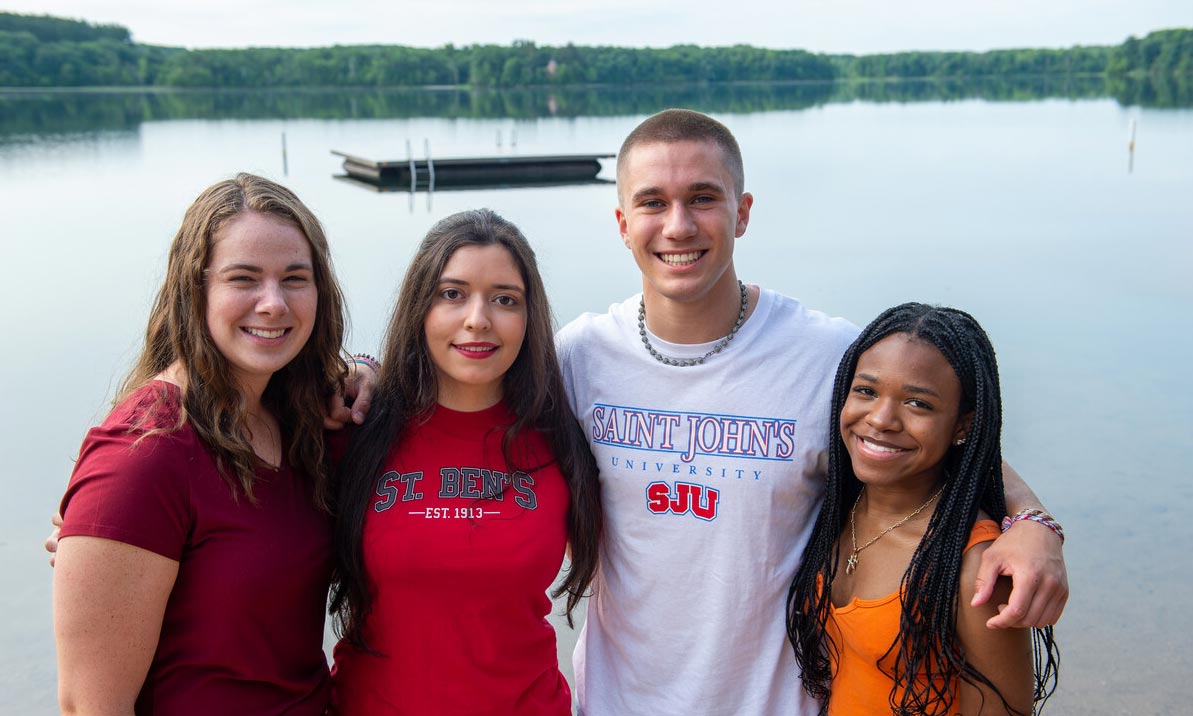 Découvrez CSB et SJU, les premières écoles du Minnesota à être à l’honneur dans la série TV “The College Tour” diffusée sur Amazon Prime.