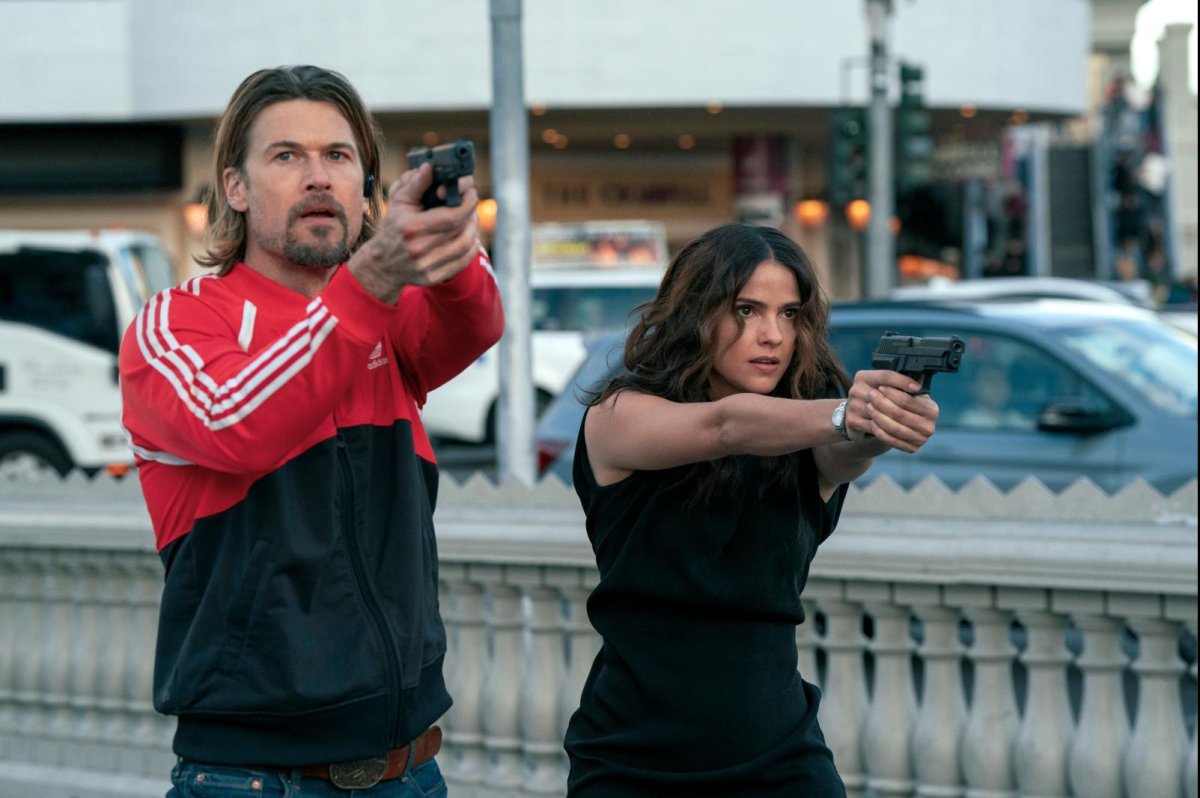Des photos explosives de la fête d'”Obliterated” sur Netflix